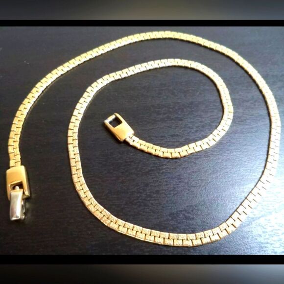 VINTAGE SIGNED NAPIER GOLD TONE 16.5" NECKLACE - Picture 1 of 2